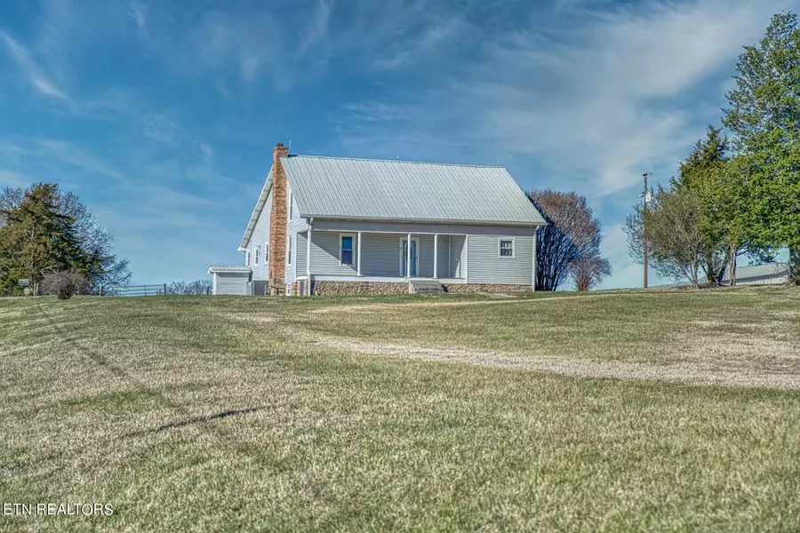 152 W D White Rd, Walling, TN 38587