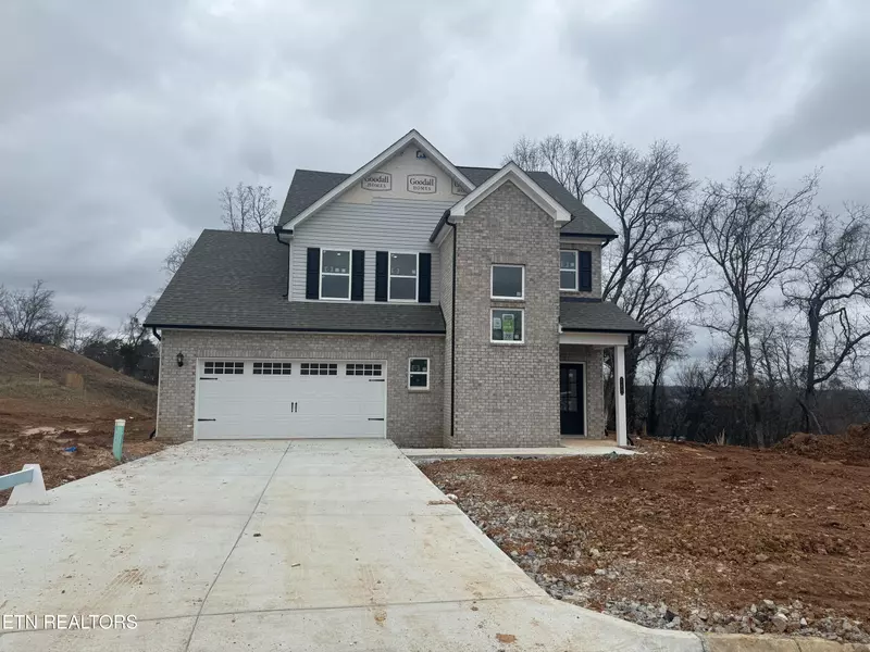 247 English Oak LN, Lenoir City, TN 37771