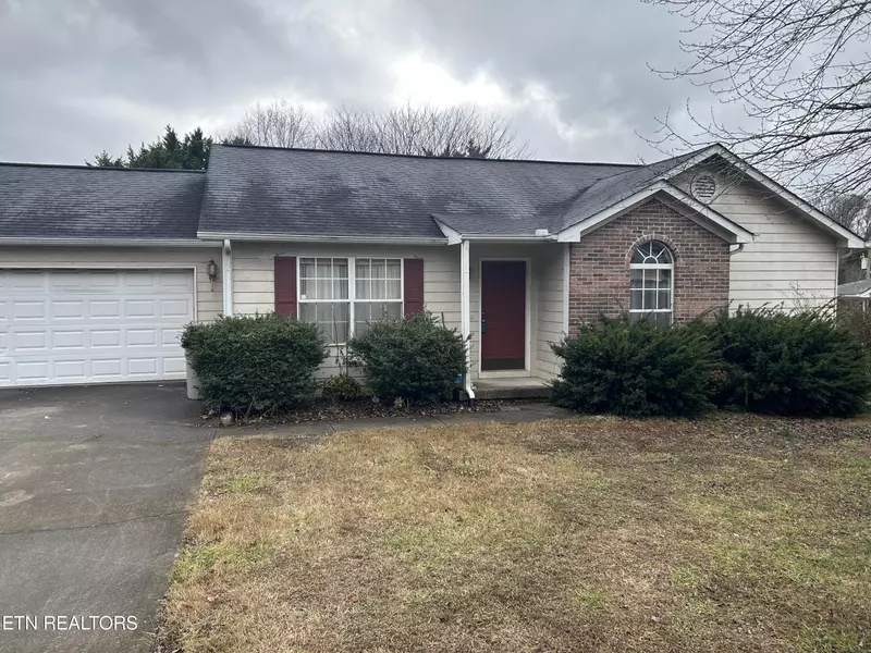 110 Rushbrook LN, Lenoir City, TN 37771