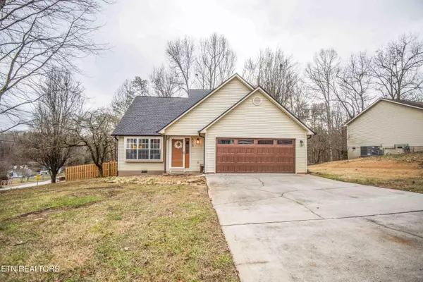 115 Crestfield LN, Lenoir City, TN 37771