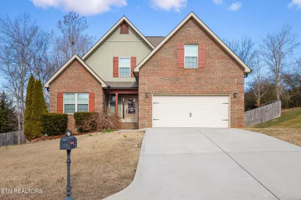 244 Fallon LN, Lenoir City, TN 37771