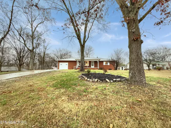 229 Finley DR, Lenoir City, TN 37771