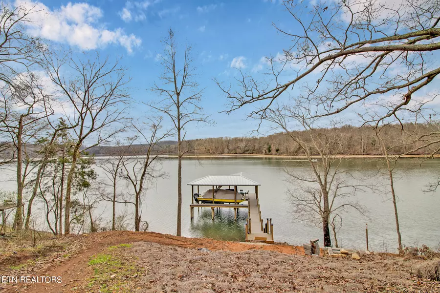 642 Emory River Rd, Harriman, TN 37748