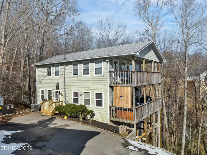 1318 Big Oak CT, Gatlinburg, TN 37738