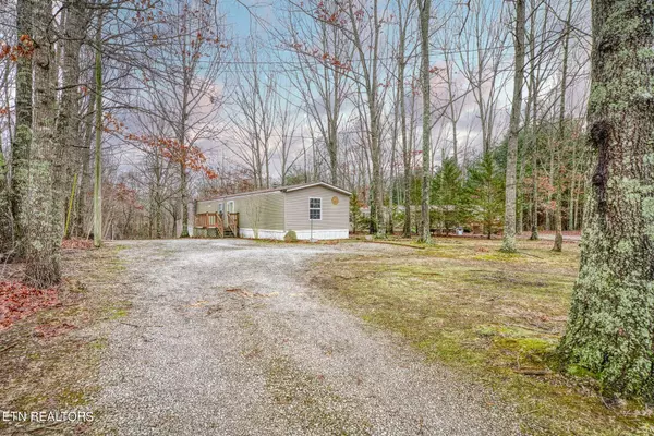 493 Crestview LOOP,  Crossville,  TN 38571