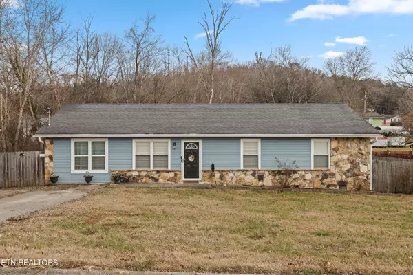 3716 Vienna DR, Knoxville, TN 37912