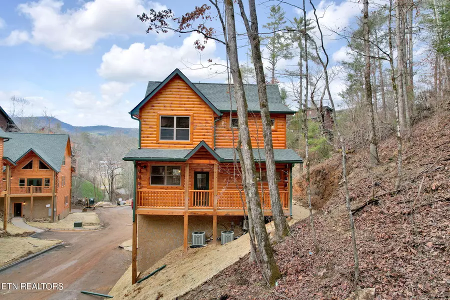 2111 Valley Creek Way, Pigeon Forge, TN 37862