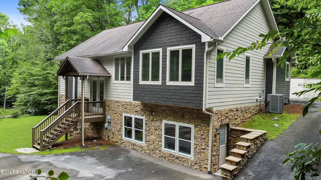 411 Pa Proffitt Rd, Gatlinburg, TN 37738