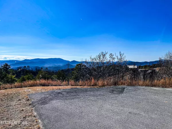 2023 Starr Crest DR,  Sevierville,  TN 37876