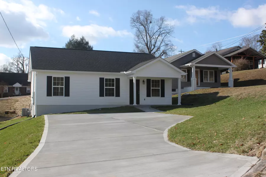 312 Lamar Ave, Clinton, TN 37716