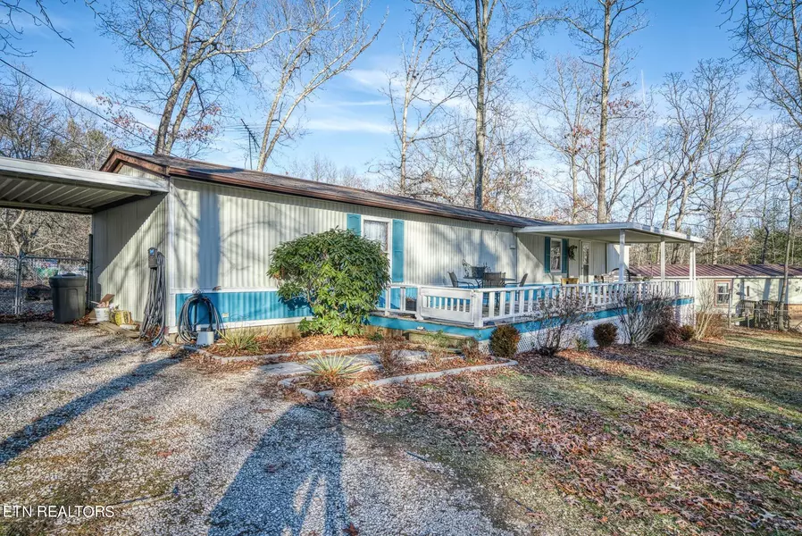 3011 Yeehaw LN, Crossville, TN 38572