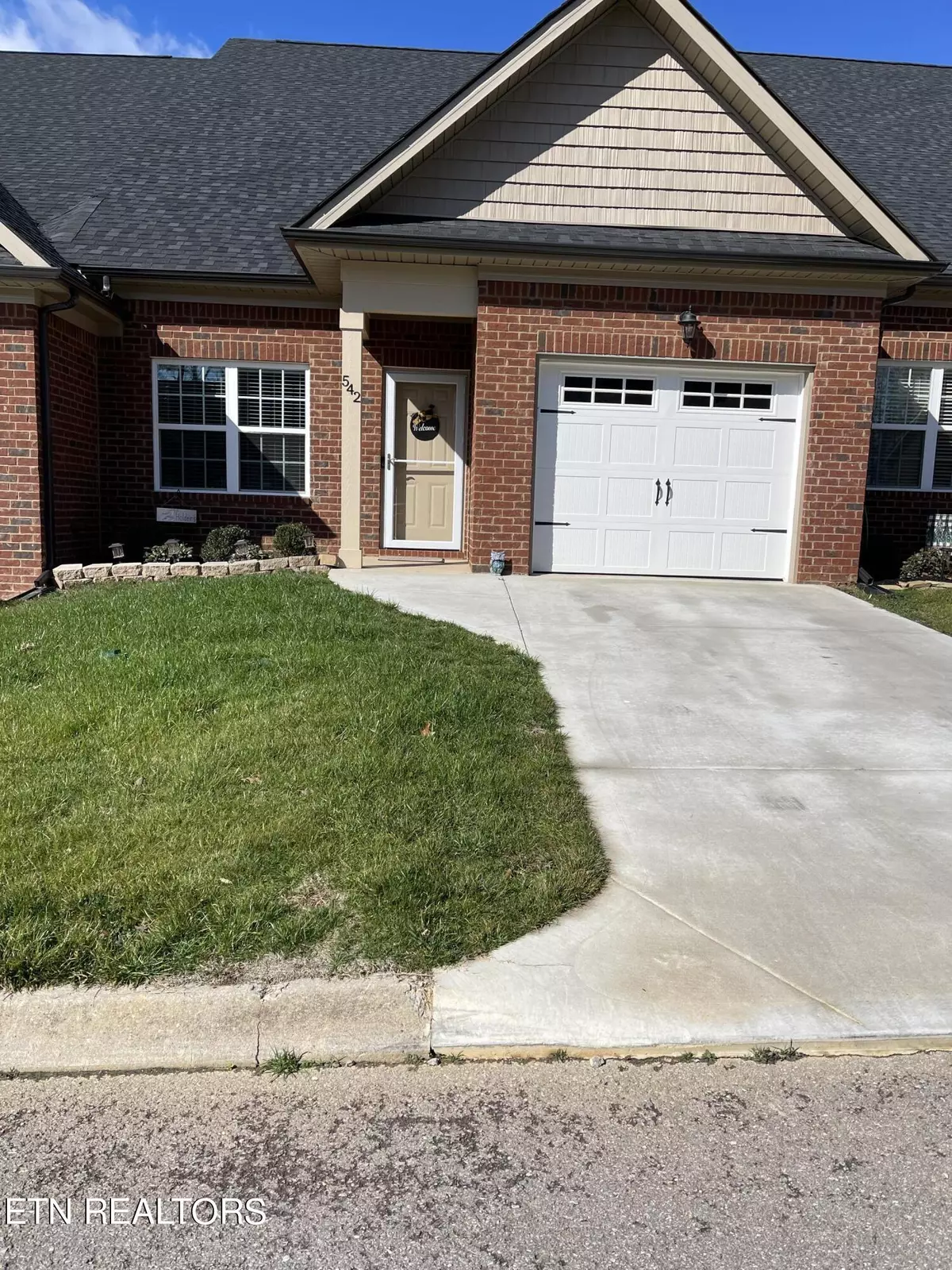 Lenoir City, TN 37772,542 Jacksonian WAY