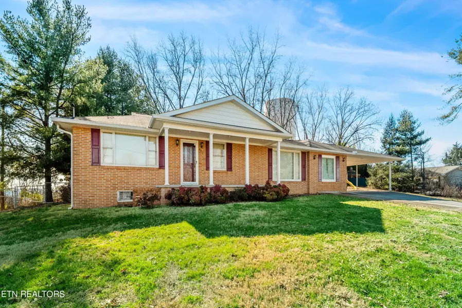 302 Highland CIR, Lenoir City, TN 37772