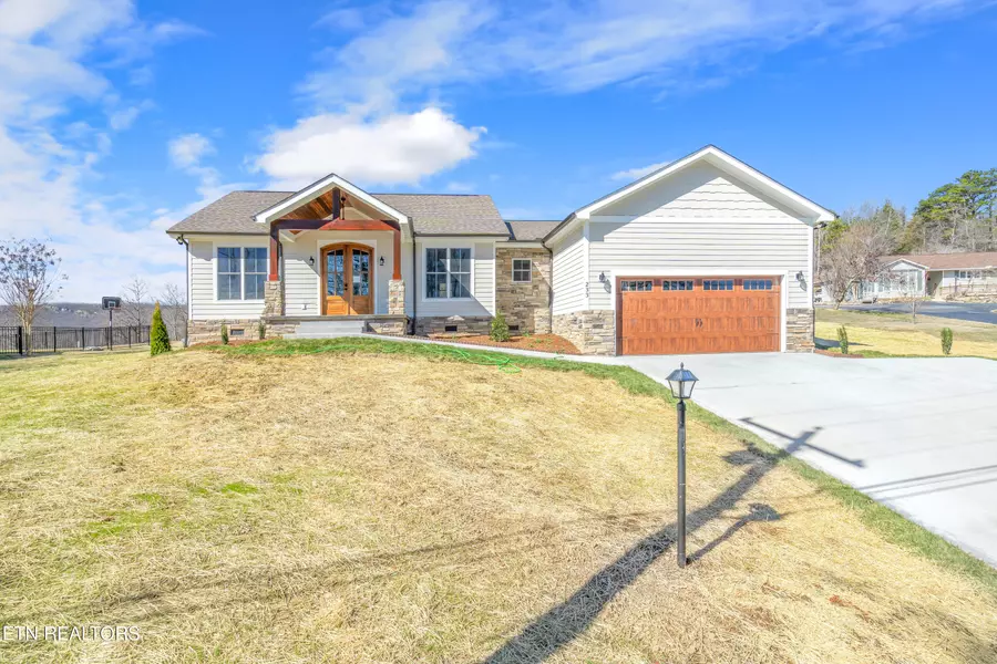 233 Highland DR, Harriman, TN 37748