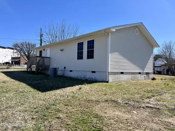 Vonore, TN 37885,107 Hall St