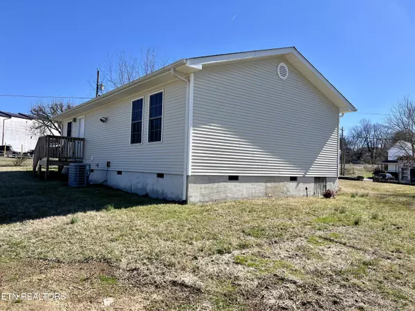 Vonore, TN 37885,107 Hall St