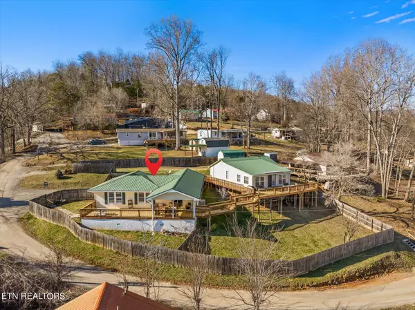 564 Flat Hollow Marina Rd, Speedwell, TN 37870