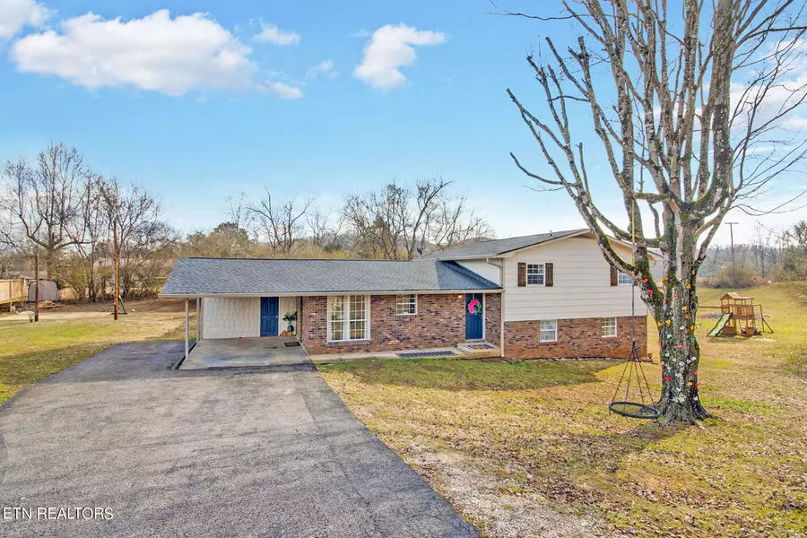 832 Swan Pond Circle Rd, Harriman, TN 37748