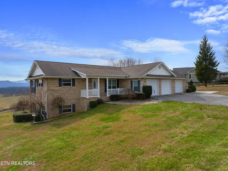 133 Golf View Blvd, Dandridge, TN 37725