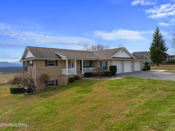 133 Golf View Blvd, Dandridge, TN 37725