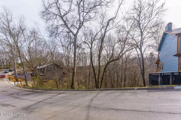 Maggie Mack LN, Sevierville, TN 37862