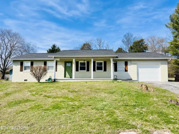 145 Gayle Ave, Lenoir City, TN 37771