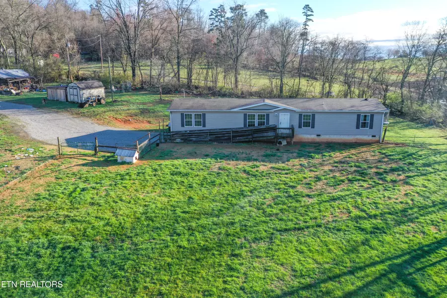 817 Billbee Rd, Dandridge, TN 37725