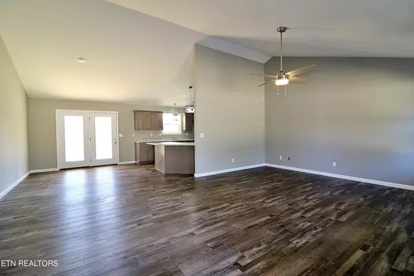 Oneida, TN 37841,104 Cason LN