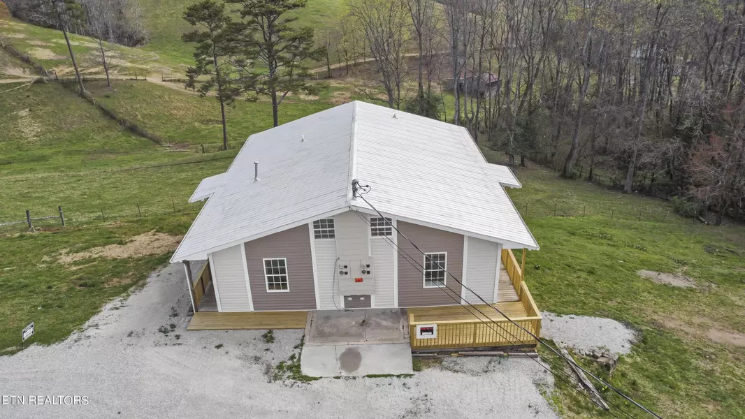 2445 Long Hollow Rd, Lafollette, TN 37766