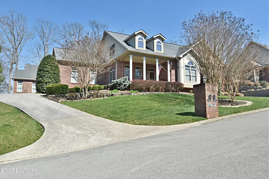 2460 Mountain DR, Lenoir City, TN 37772