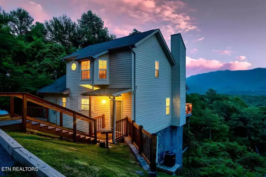 1467 Zurich Rd, Gatlinburg, TN 37738