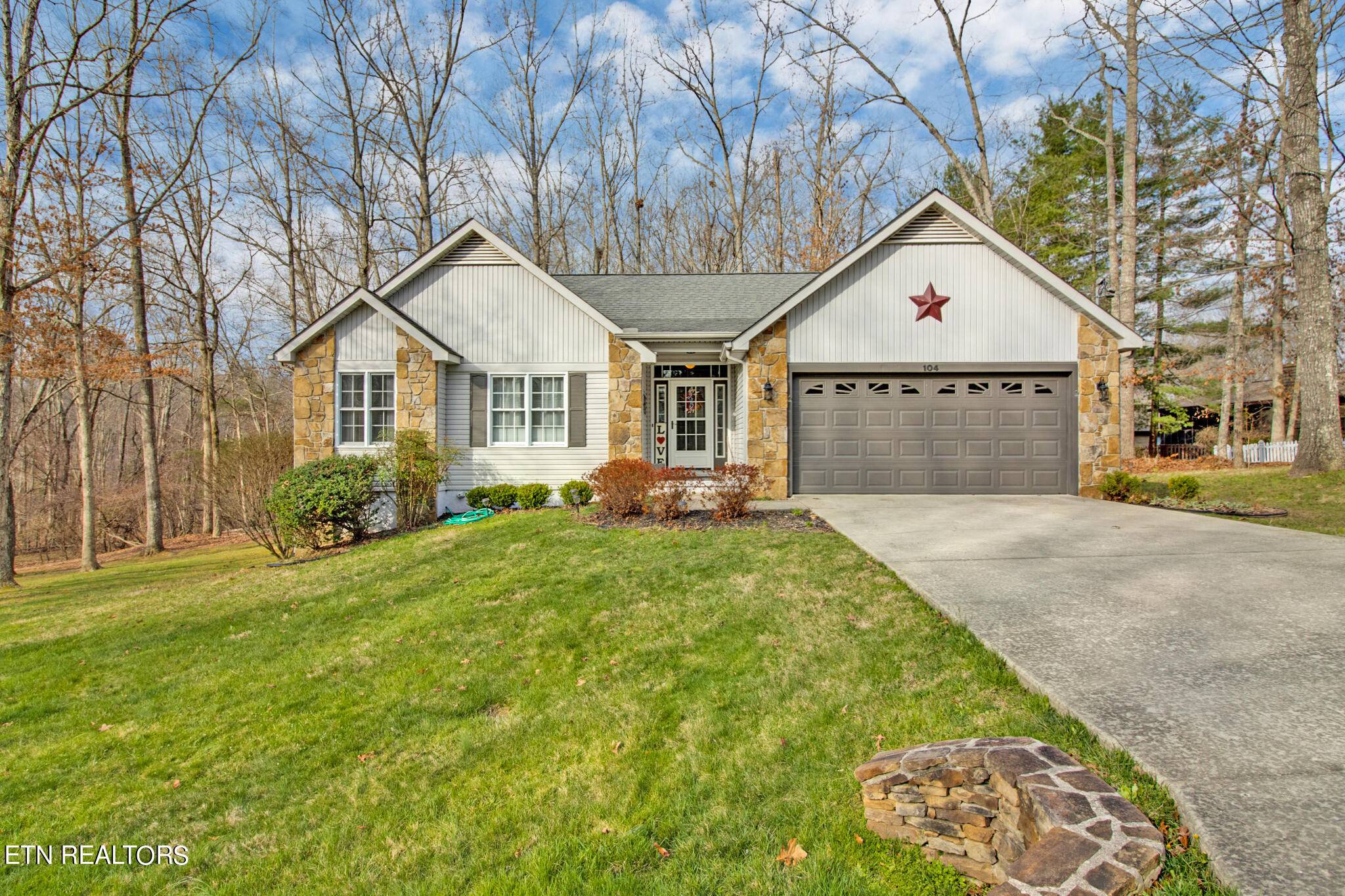 104 Glenwood DR, Crossville, TN 38558