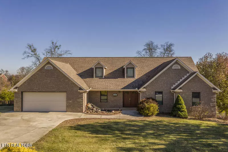 415 Riverbend DR, Dandridge, TN 37725