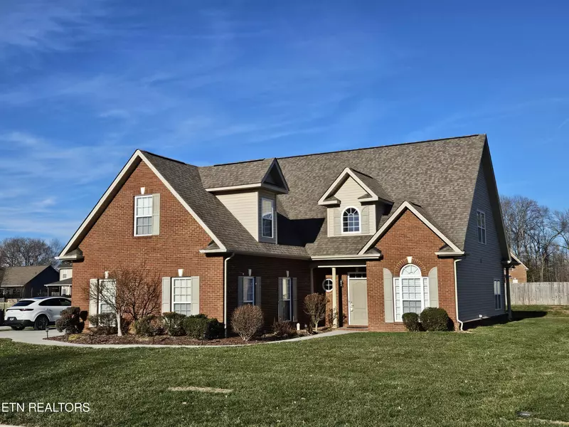 774 Silver Leaf DR, Lenoir City, TN 37772