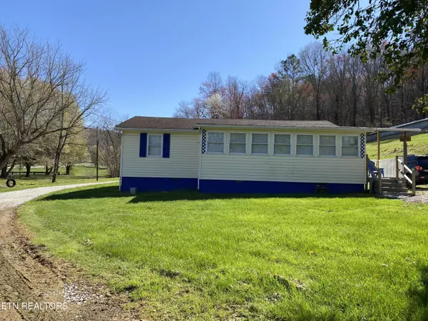 5704 Scott Hwy, Robbins, TN 37852