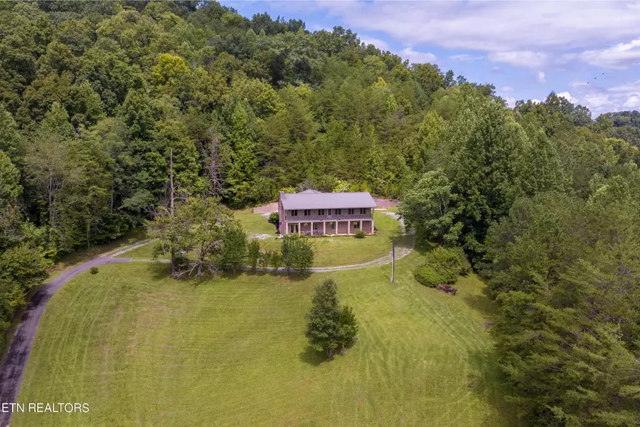 909 Cold Springs Rd, Walland, TN 37886