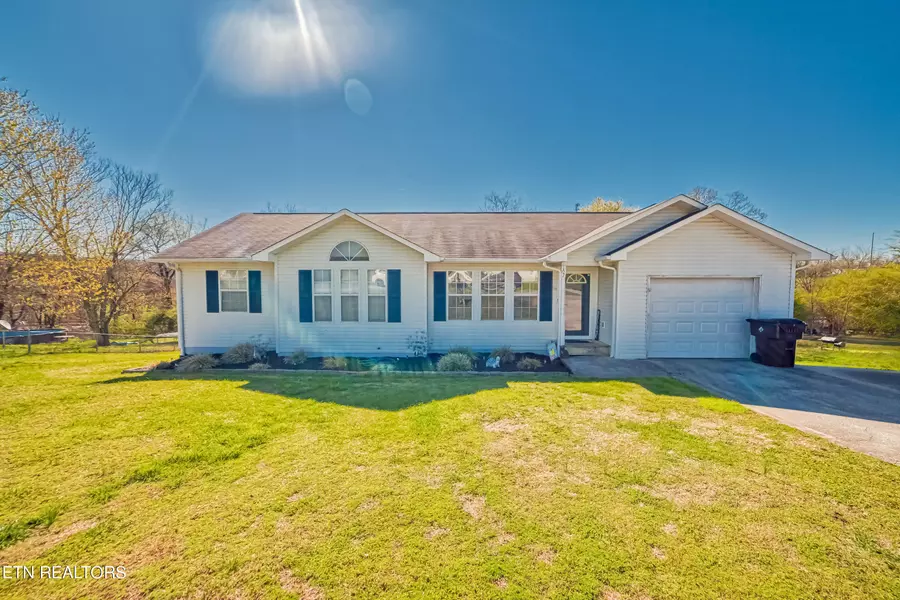 107 Squaw LN, Madisonville, TN 37354