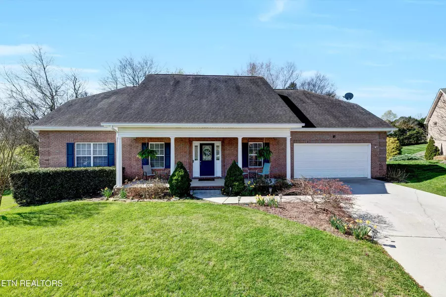 1140 Oakley Glen LN, Lenoir City, TN 37772