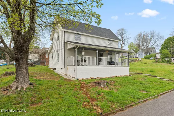 501 D St, Lenoir City, TN 37771