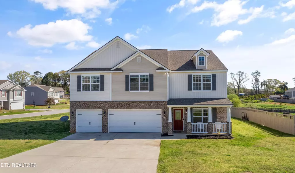 111 Emily LN, Lenoir City, TN 37772