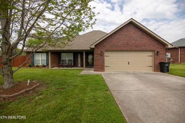 211 Edinburgh DR, Lenoir City, TN 37771