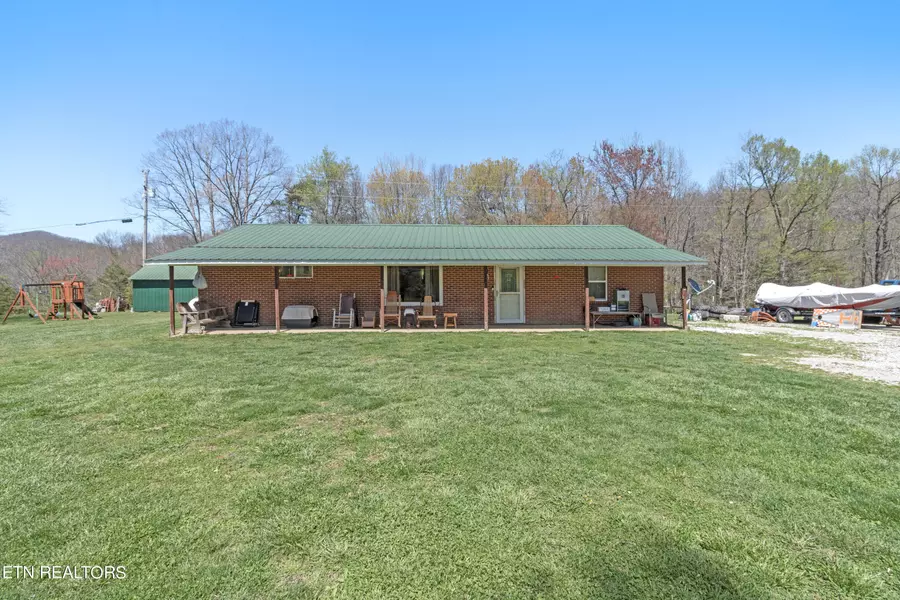 181 Mullins Lane, Sunbright, TN 37872