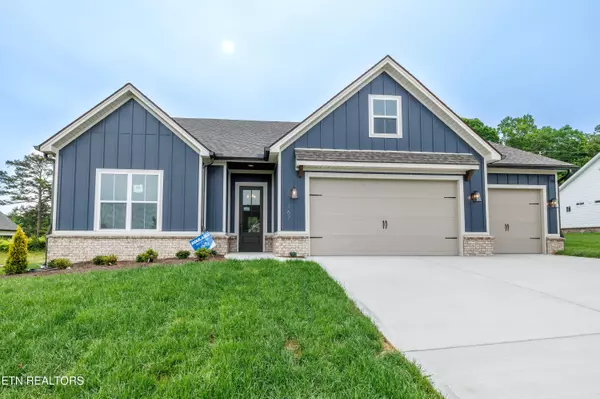 167 Clover CIR, Lenoir City, TN 37772