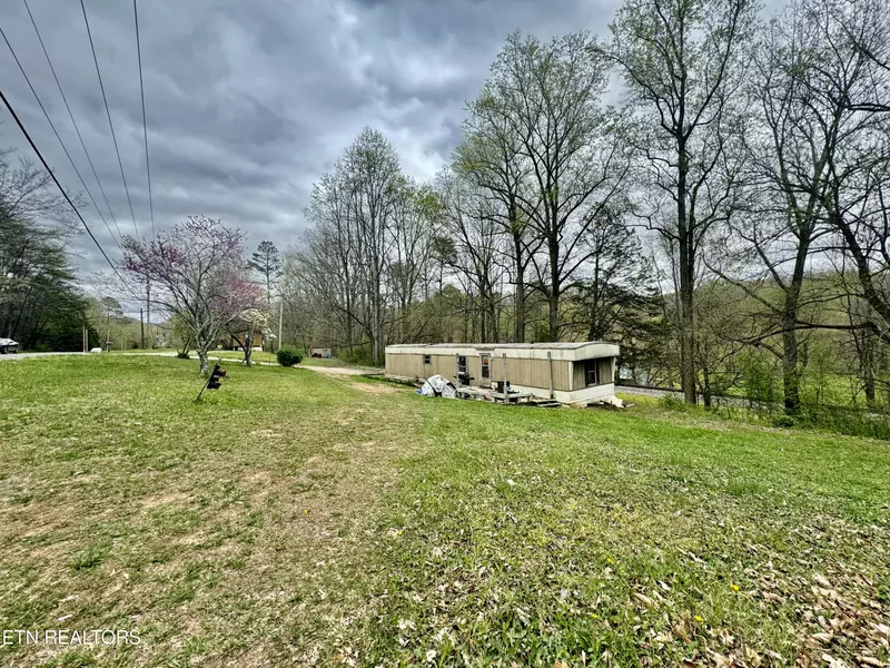 3722 Harriman Hwy, Harriman, TN 37748