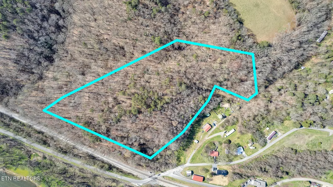 C C Hollow Way, Newport, TN 37821