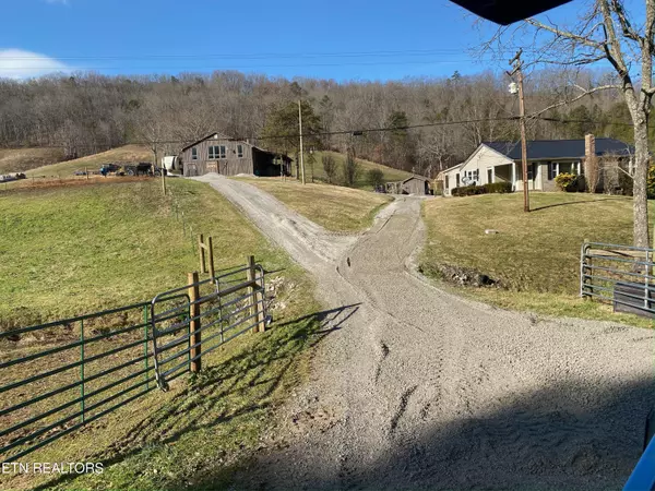 3427 Tater Valley Rd, Washburn, TN 37888