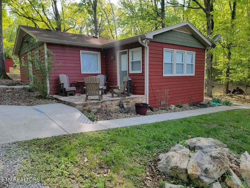 555 Scenic Lakeview DR, Spring City, TN 37381