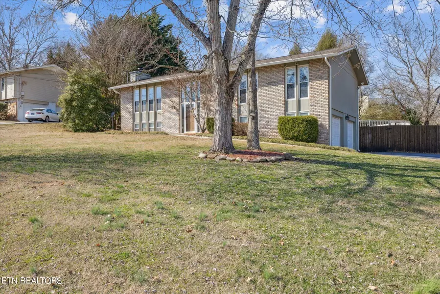 1433 Pine Springs Rd, Knoxville, TN 37922