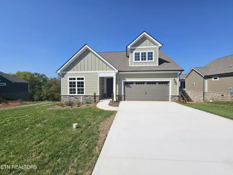 142 Cherry Blossom CT, Lenoir City, TN 37772