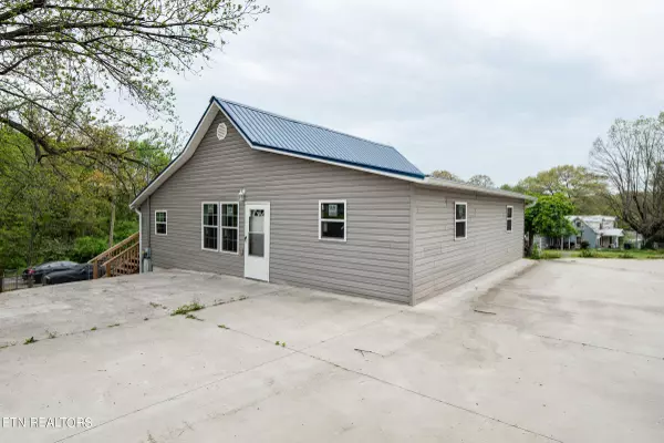 Athens, TN 37303,112 Peach St #st